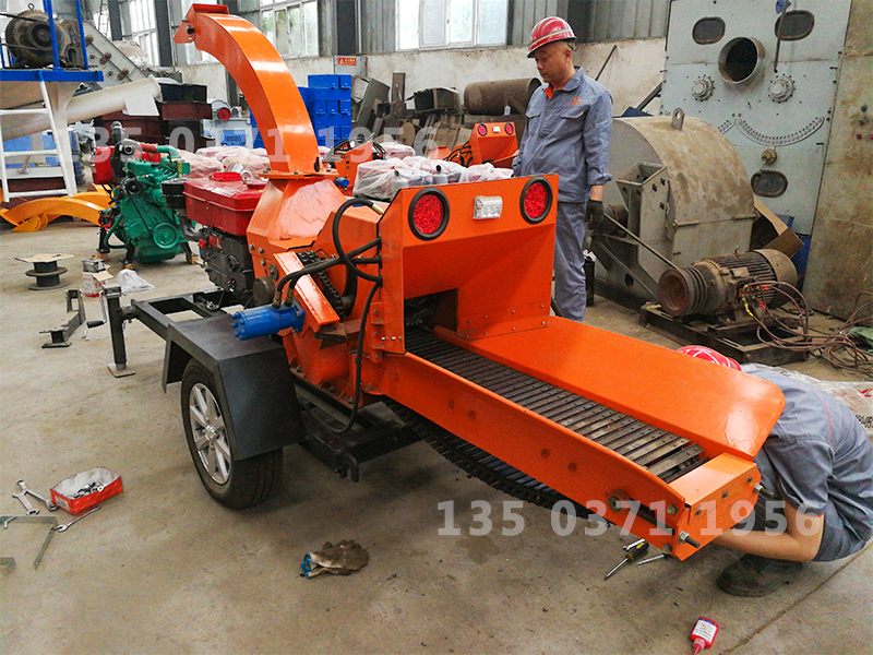 柴油移動(dòng)式樹枝粉碎機(jī)